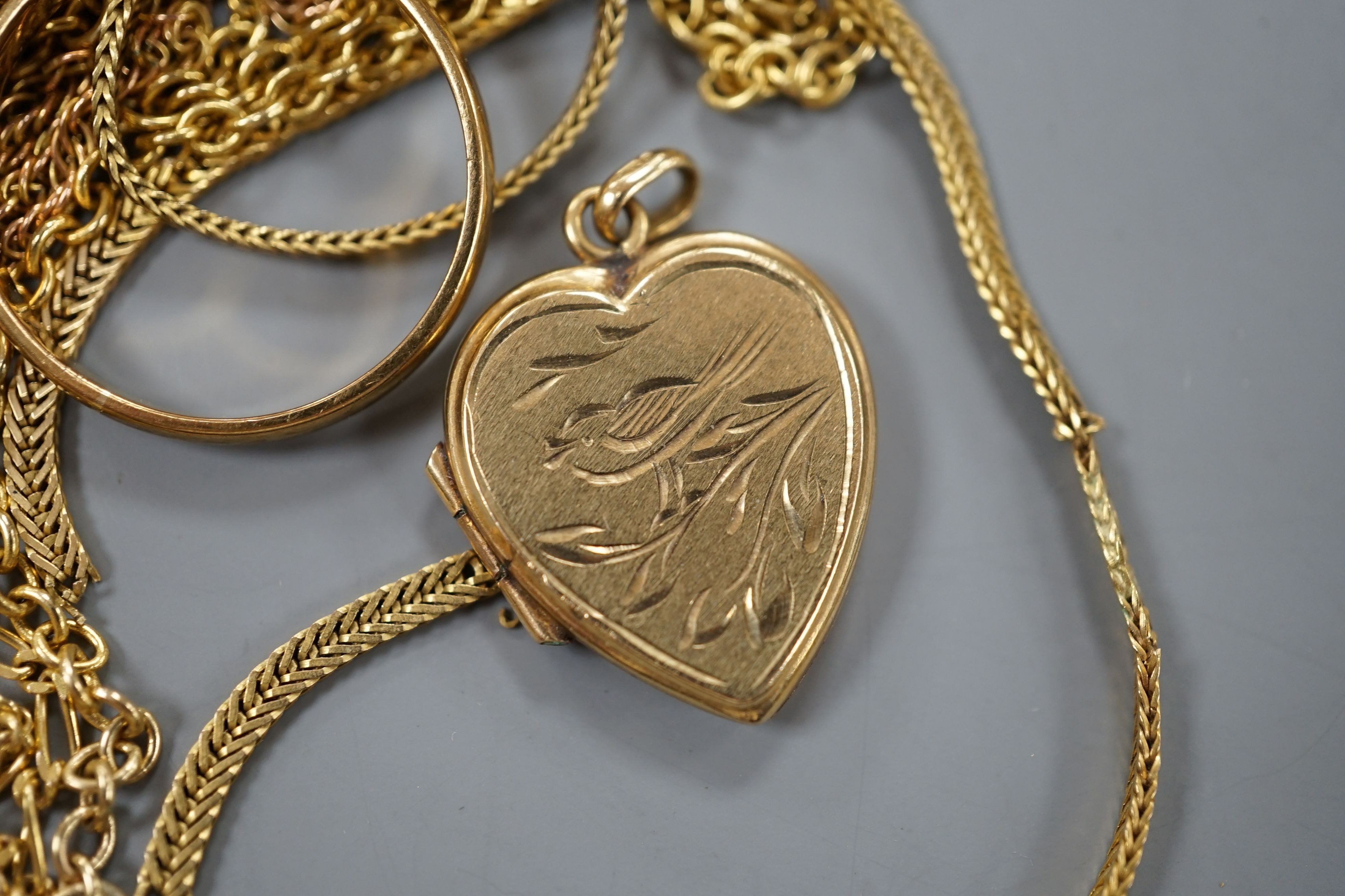A 1908 gold half sovereign in unmarked mount, three assorted 9ct gold necklaces, one a.f.; a Victorian ring and a heart shaped locket, gross 30.4 grams